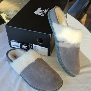 Sorel Suede Slippers with Fur Lining - NWT